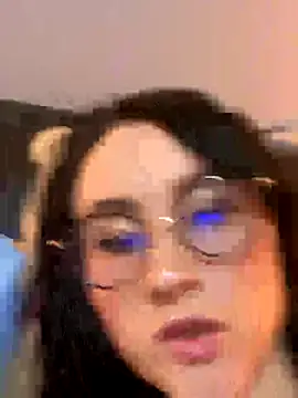 Snapshot of ValentinaOrtiz3 chatting on 12/15/25, 11:31 ValentinaOrtiz3 online show from 12/15/25, 11:31