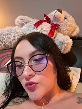 ValentinaOrtiz3 online show from 04/09/26, 01:27