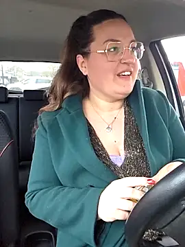 Snapshot of justtess chatting on 11/19/25, 09:20 justtess online show from 11/19/25, 09:20