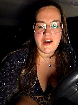 Snapshot of justtess chatting on 11/21/25, 10:52 justtess online show from 11/21/25, 10:52