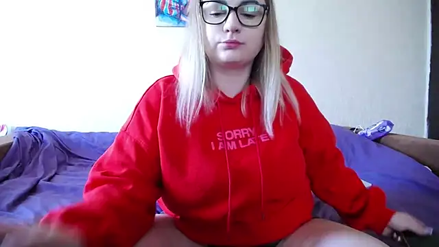 YourSwetiwGirl online show from 04/28/26, 08:52