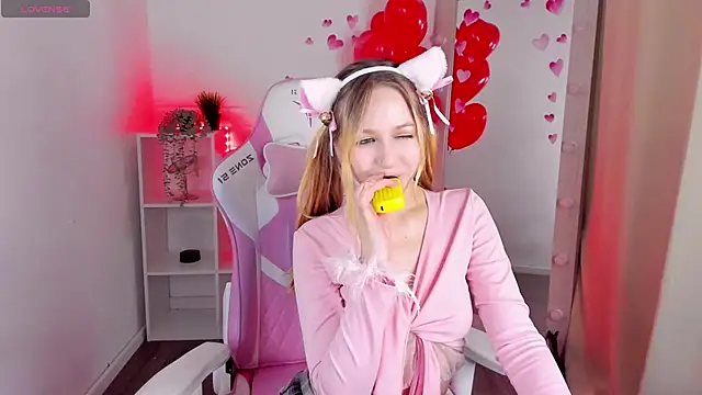 SweetieAngela online show from 02/18/25, 12:15