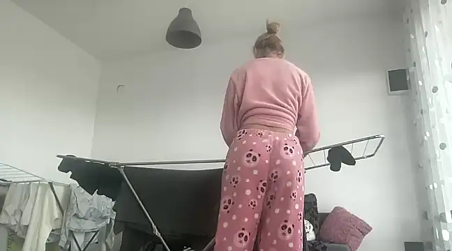 sarrah rossy online show from 02/12/25, 01:37