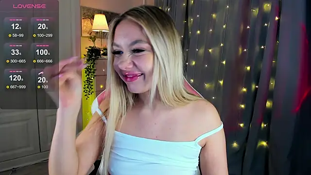 Snapshot of _Loneve__ chatting on 03/13/25, 10:32  Loneve   online show from 03/13/25, 10:32