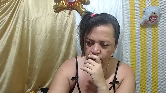 Snapshot of alina_maturehot chatting on 03/09/25, 03:43 alina maturehot online show from 03/09/25, 03:43