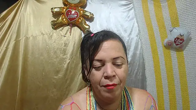 Snapshot of alina_maturehot chatting on 03/18/25, 12:47 alina maturehot online show from 03/18/25, 12:47