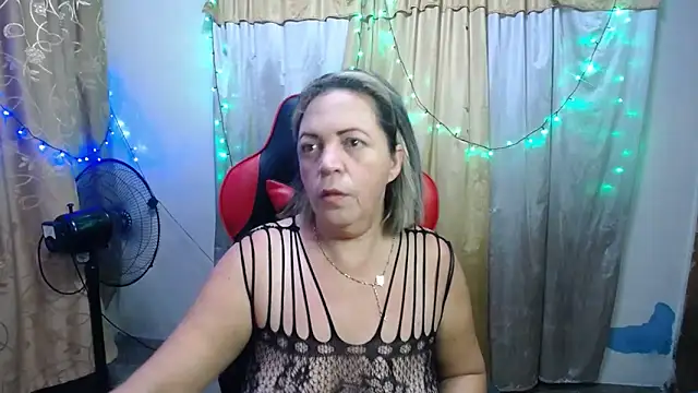 Snapshot of alina_maturehot chatting on 09/21/25, 07:10 alina maturehot online show from 09/21/25, 07:10