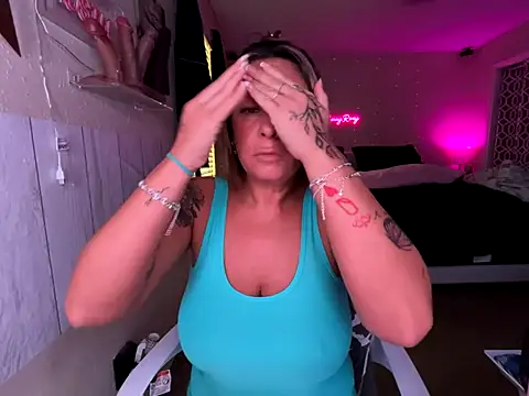 bossyroxy84 online show from 09/16/25, 06:31