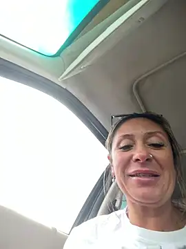 bossyroxy84 online show from 04/23/26, 05:59