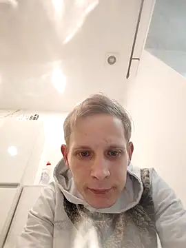 Snapshot of Kamilll94@xh chatting on 11/16/25, 05:51 Kamilll94xh online show from 11/16/25, 05:51