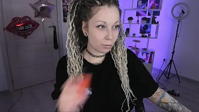 HoneySallyMoore online show from 10/22/25, 03:45