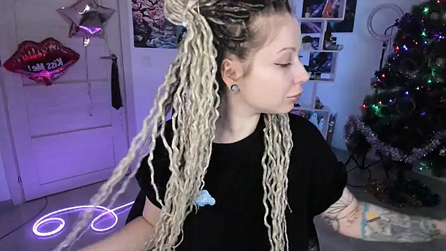 Snapshot of HoneySallyMoore chatting on 01/08/26, 02:58 HoneySallyMoore online show from 01/08/26, 02:58