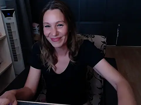 Snapshot of hannaha chatting on 06/13/26, 06:39 hannaha online show from 06/13/26, 06:39