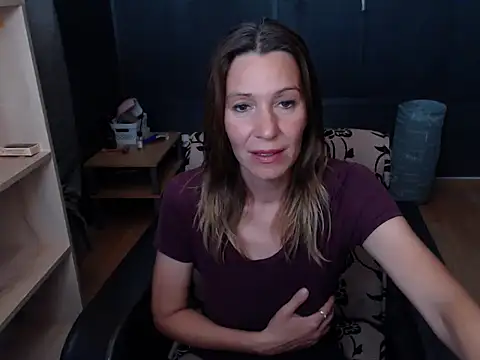 Snapshot of hannaha chatting on 06/18/26, 07:18 hannaha online show from 06/18/26, 07:18