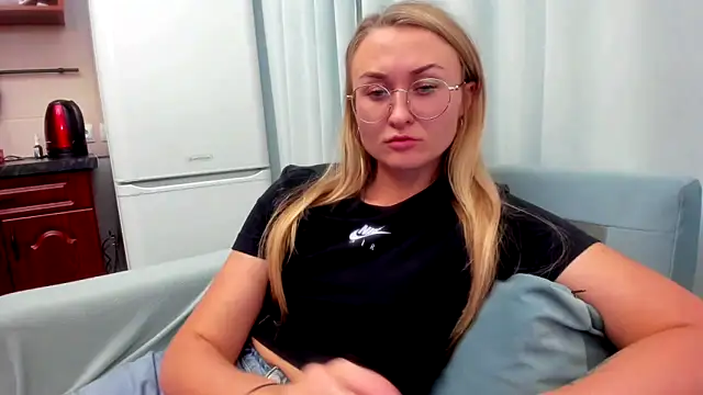 your Goddess Eva online show from 09/17/25, 08:10