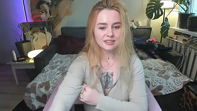 Alexa Pirs online show from 04/17/26, 02:42