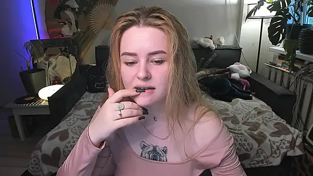 Alexa Pirs online show from 04/23/26, 02:41