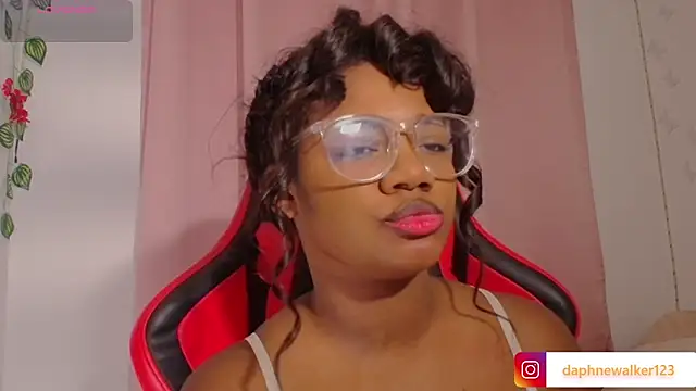 Daphnewalker   online show from 02/01/26, 11:53