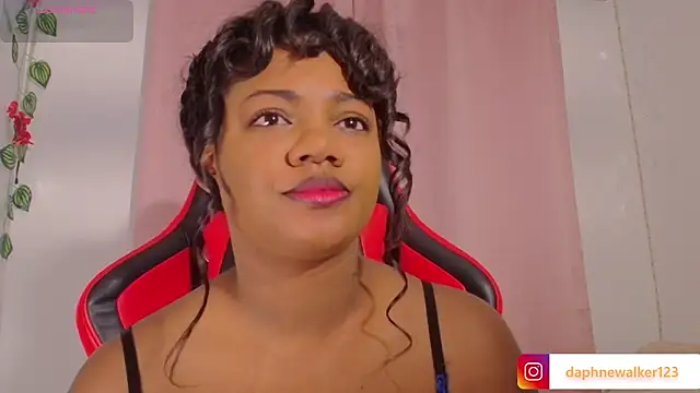 Daphnewalker   online show from 02/02/26, 11:53