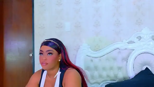 TianahGlow online show from 12/19/25, 08:38