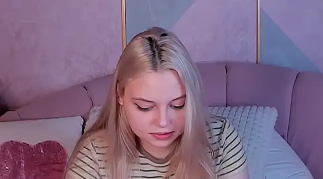 Snapshot of CLAIRE_VOGT chatting on 02/25/25, 05:25 CLAIRE VOGT online show from 02/25/25, 05:25