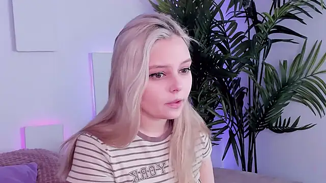 Snapshot of CLAIRE_VOGT chatting on 03/10/25, 05:54 CLAIRE VOGT online show from 03/10/25, 05:54