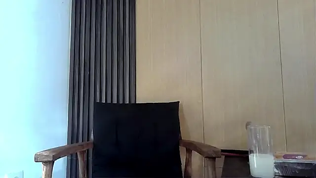 Snapshot of DivineRoza chatting on 07/11/26, 08:06 DivineRoza online show from 07/11/26, 08:06