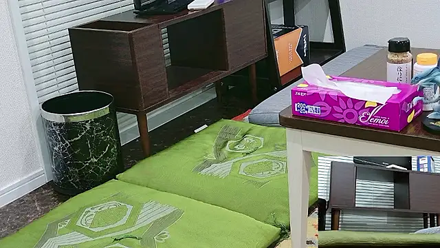 YARASERO-kun online show from 12/02/25, 12:10