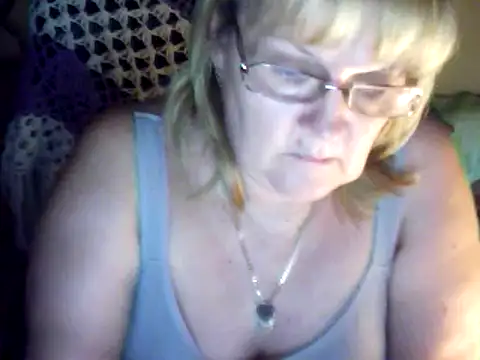 Snapshot of Violet5364 chatting on 03/13/25, 07:50 Violet5364 online show from 03/13/25, 07:50