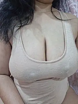 Snapshot of Jassi_Does chatting on 05/03/26, 10:38 Jassi Does online show from 05/03/26, 10:38