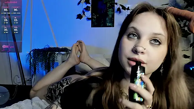 Snapshot of marynixoxo chatting on 03/04/25, 05:11 marynixoxo online show from 03/04/25, 05:11