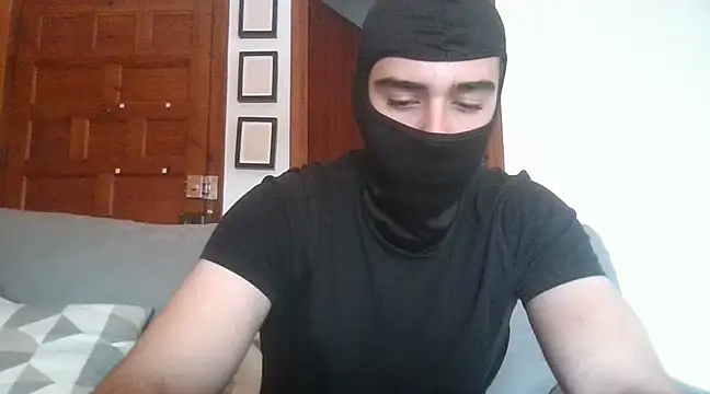 Snapshot of ESCOMOFUC chatting on 02/15/25, 10:22 ESCOMOFUC online show from 02/15/25, 10:22