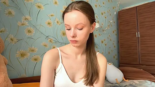 Snapshot of BeckyDwinell chatting on 03/15/25, 08:58 BeckyDwinell online show from 03/15/25, 08:58