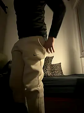 yaxxx03 online show from 11/20/25, 07:24