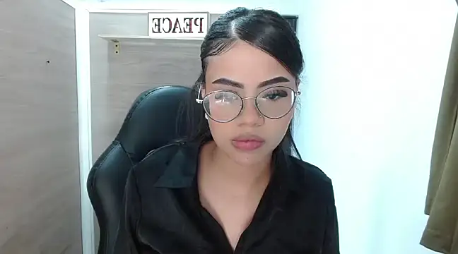 Snapshot of Sussan_love01 chatting on 02/18/25, 05:42 Sussan love01 online show from 02/18/25, 05:42