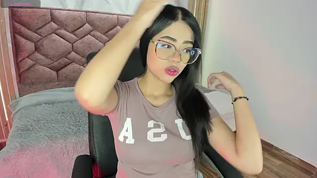 Snapshot of Sussan_love01 chatting on 10/06/25, 12:02 Sussan love01 online show from 10/06/25, 12:02