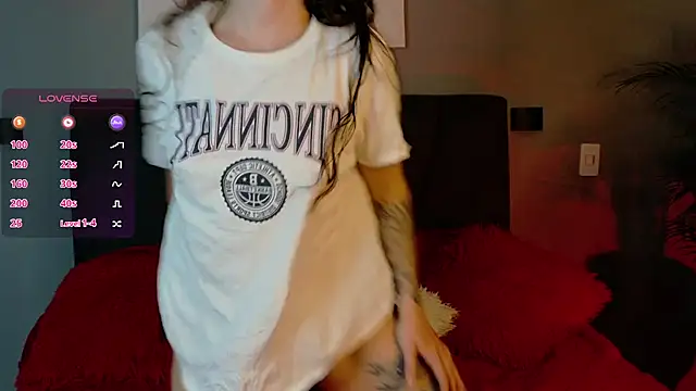 Snapshot of alejandra_jonees chatting on 02/21/25, 01:11 alejandra jonees online show from 02/21/25, 01:11