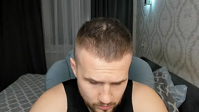 Snapshot of Vladik_b chatting on 02/20/25, 05:40 Vladik b online show from 02/20/25, 05:40