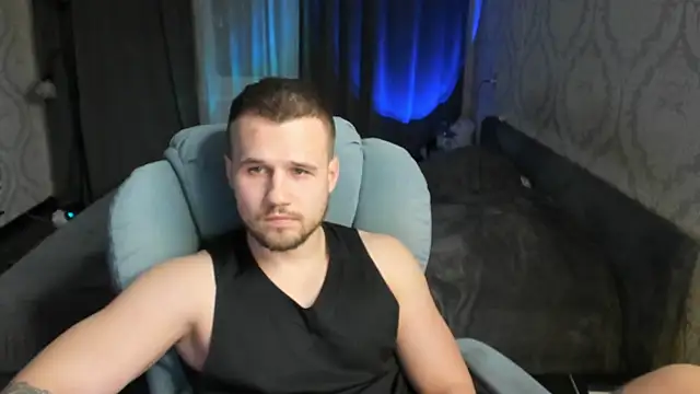 Snapshot of Vladik_b chatting on 03/20/25, 08:51 Vladik b online show from 03/20/25, 08:51