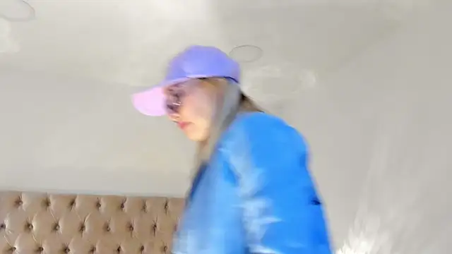 Snapshot of CandieGilson__ chatting on 12/18/25, 01:06 CandieGilson online show from 12/18/25, 01:06