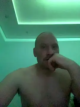 Snapshot of Krzysiekg123 chatting on 12/15/25, 09:52 Krzysiekg123 online show from 12/15/25, 09:52