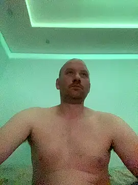 Snapshot of Krzysiekg123 chatting on 12/17/25, 07:42 Krzysiekg123 online show from 12/17/25, 07:42