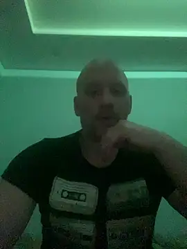 Snapshot of Krzysiekg123 chatting on 12/19/25, 07:21 Krzysiekg123 online show from 12/19/25, 07:21