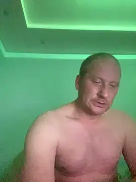 Snapshot of Krzysiekg123 chatting on 01/17/26, 04:06 Krzysiekg123 online show from 01/17/26, 04:06