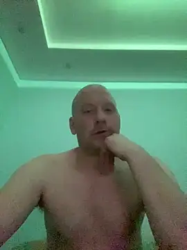 Snapshot of Krzysiekg123 chatting on 02/04/26, 06:25 Krzysiekg123 online show from 02/04/26, 06:25