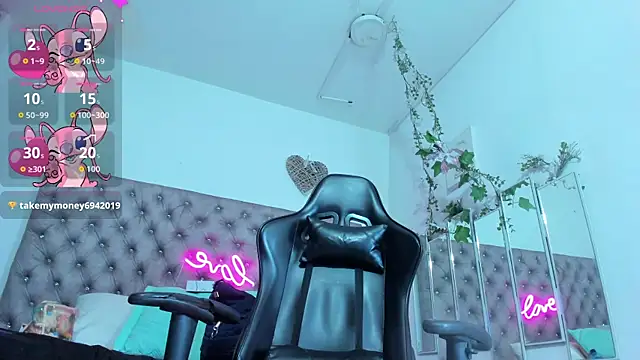 Naomii Viper online show from 12/01/25, 11:15