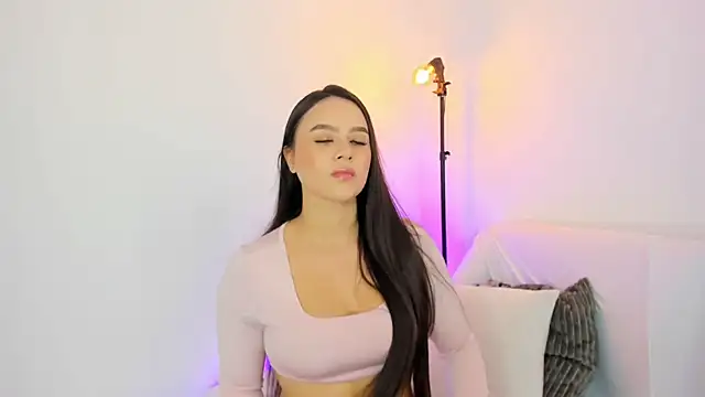 NicoleVegaa  online show from 09/27/25, 10:15