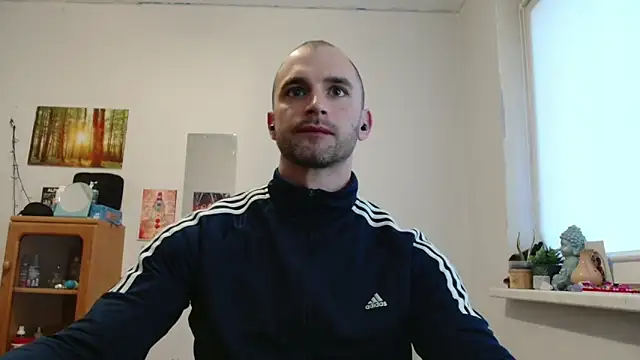 Snapshot of OskarBreno chatting on 04/29/26, 06:03 OskarBreno online show from 04/29/26, 06:03