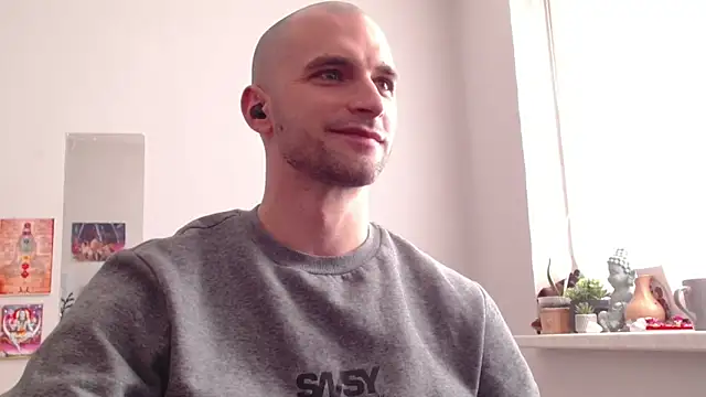 Snapshot of OskarBreno chatting on 04/30/26, 04:13 OskarBreno online show from 04/30/26, 04:13