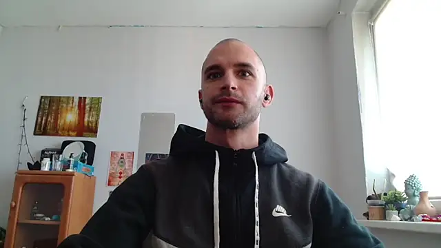 Snapshot of OskarBreno chatting on 05/02/26, 09:36 OskarBreno online show from 05/02/26, 09:36
